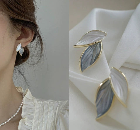 Wholesale Women's Simple Plant Flowers Style Alloy Dripping Oil Leaf Earrings
