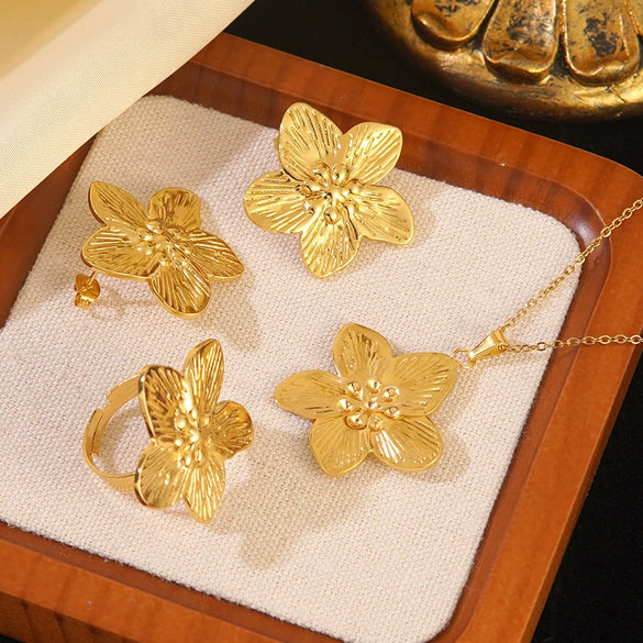 Wholesale Women's Simple Plants And Flowers Stainless Steel Electroplated Jewelry Set Including Necklace Earrings Ring And Bracelet