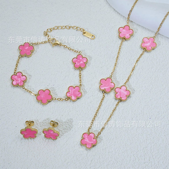 Wholesale Women's Simple Plants And Flowers Style Fiveflower Threepiece Set Necklace Earrings Bracelets 18K Titanium Steel Electroplated O Word Chain