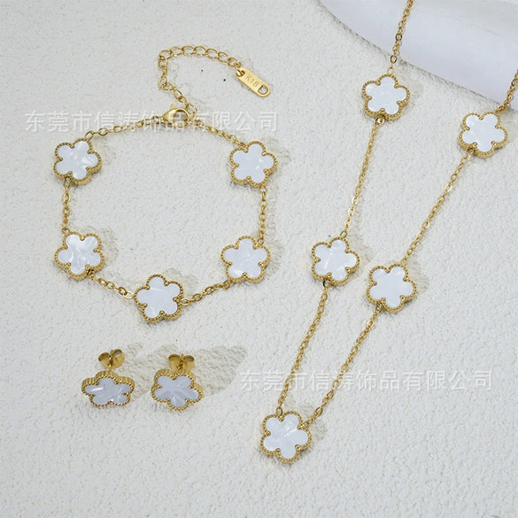 Wholesale Women's Simple Plants And Flowers Style Fiveflower Threepiece Set Necklace Earrings Bracelets 18K Titanium Steel Electroplated O Word Chain