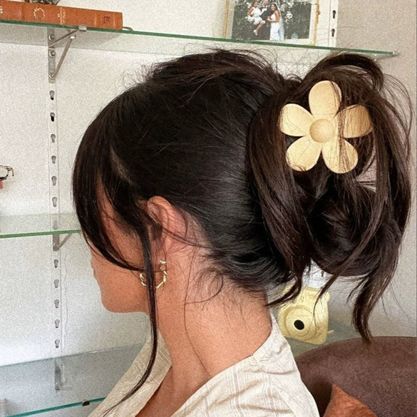 Wholesale Women's Simple Plastic And Resin Hair Accessories Shark Clip With Baking Paint And Flower Design