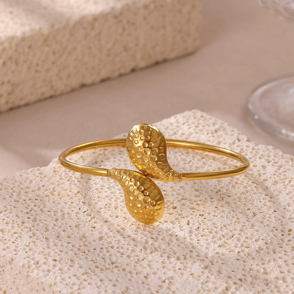 Wholesale Women's Simple Portrait Stainless Steel 18K Gold Plated Open Bracelet