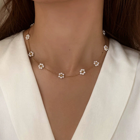 Wholesale Women's Simple Stainless Steel And Titanium Steel Flower Daisy Clavicle Chain With Electroplating