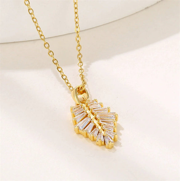 Wholesale Women's Simple Stainless Steel Leaf Pendant Necklace With Mixed Gem Inlay And Electroplating Flower Pattern