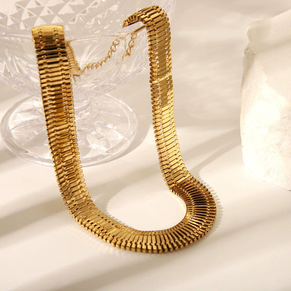 Wholesale Women's Simple Street Style Stainless Steel Jewelry Suit With Serpentine Snake Bone Chain And Pvdp Furnace Real Gold Treatment