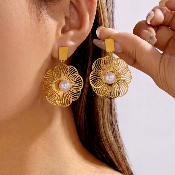 Wholesale Women's Simple Style Flowershaped Stainless Steel Electroplated Earrings