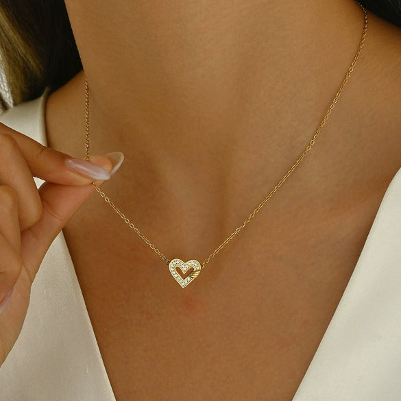 Wholesale Women's Small Fragrance Style Titanium Steel Electroplated Heart Shape Pendant Clavicle Chain