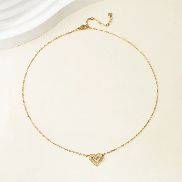 Wholesale Women's Small Fragrance Style Titanium Steel Electroplated Heart Shape Pendant Clavicle Chain