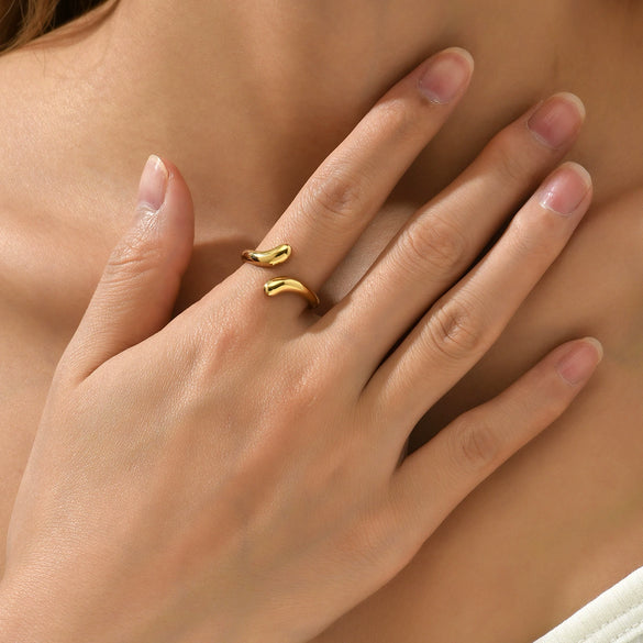 Wholesale Women's Snakeshaped Titanium Steel Electroplated Index Finger Ring Minimalist Style Jewelry
