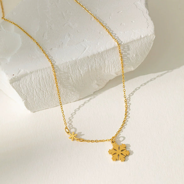 Wholesale Women's Snowflake And Flower Pendant Titanium Steel Electroplated Necklace With O Word Chain Sweet Minimalist Design