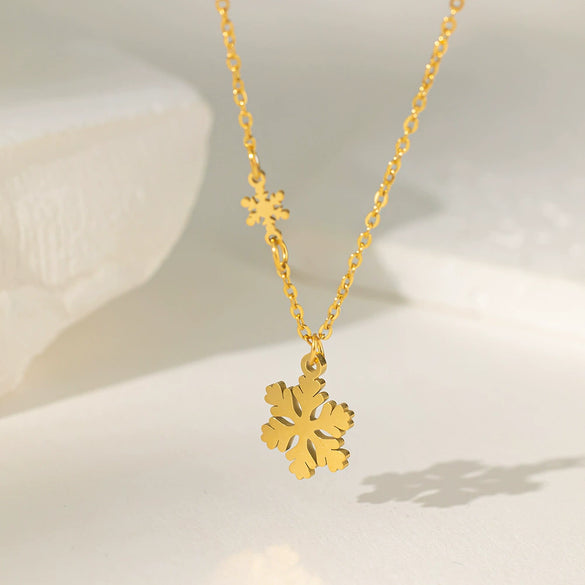Wholesale Women's Snowflake And Flower Pendant Titanium Steel Electroplated Necklace With O Word Chain Sweet Minimalist Design