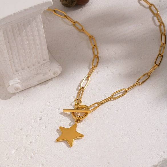Wholesale Women's Sporty Constellation Fivepointed Star Sweater Chain Necklace With 18K Real Gold Plating And Paper Clip Chain