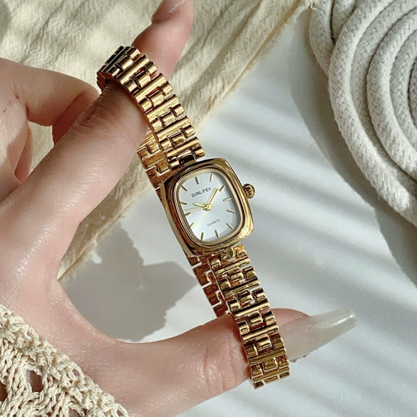 Wholesale Women's Square Quartz Watch With Alloy Case And Stainless Steel Strap And Buckle Exquisite Retro Medieval Style