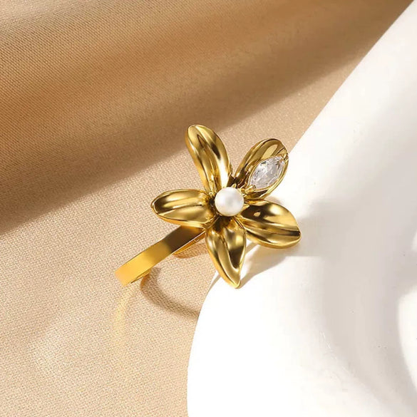Wholesale Women's Stainless Steel And Imitation Pearl Ring With Bow And Heart Shape Electroplated Design