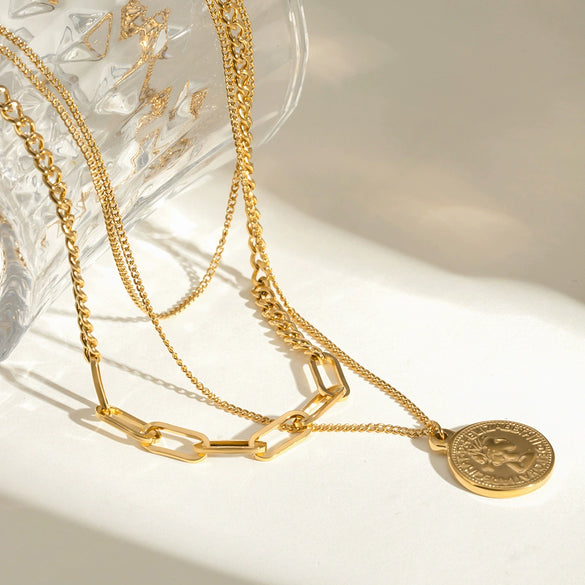 Wholesale Women's Stainless Steel And Titanium Steel Geometric Coin Wind Pendant Necklace With Electroplating And Quiet Design