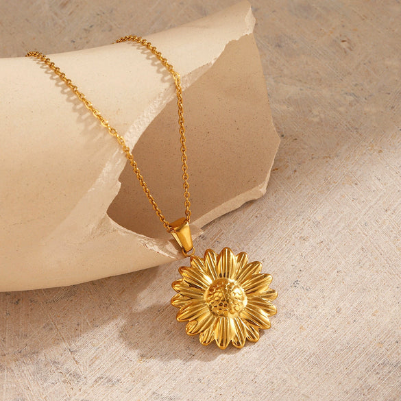 Wholesale Women's Stainless Steel And Titanium Steel Hiphop Sunflower Geometric Pattern Electroplated Clavicle Necklace