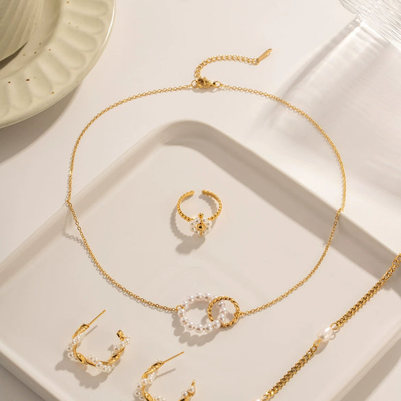 Wholesale Women's Stainless Steel And Titanium Steel Jewelry Set With Geometric Design And Electroplating Including Necklace And Ring