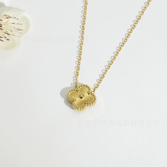 Wholesale Women's Stainless Steel And Titanium Steel 18K Plated Floral Pattern Necklace