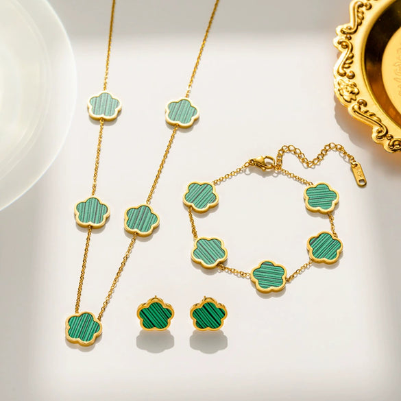 Wholesale Women's Stainless Steel And Titanium Steel Plant Fritillaria Fiveleaf Petal Jewelry Suit With Geometric Pattern And Gold Inlaid Treatment
