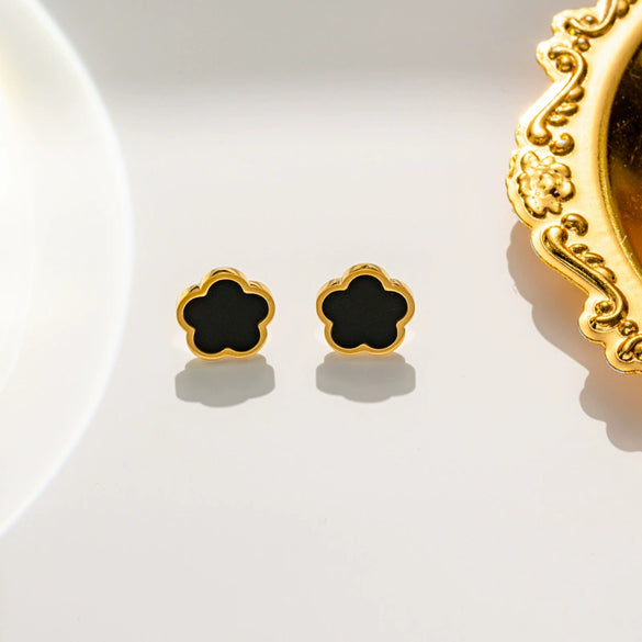 Wholesale Women's Stainless Steel And Titanium Steel Plant Fritillaria Fiveleaf Petal Jewelry Suit With Geometric Pattern And Gold Inlaid Treatment