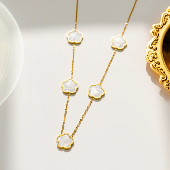 Wholesale Women's Stainless Steel And Titanium Steel Plant Fritillaria Fiveleaf Petal Jewelry Suit With Geometric Pattern And Gold Inlaid Treatment