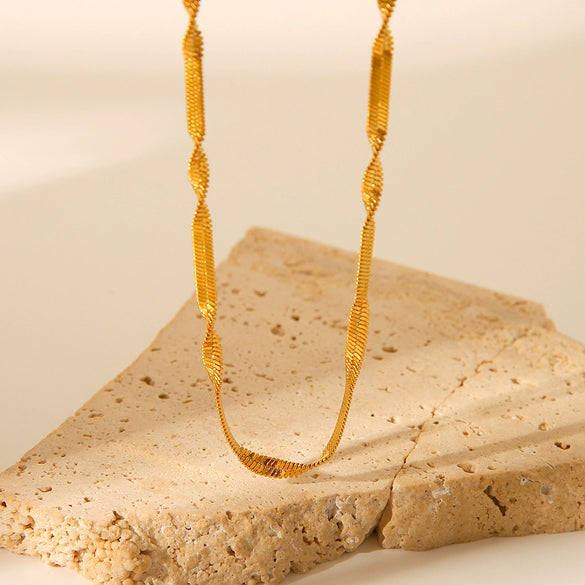 Wholesale Women's Stainless Steel And Titanium Steel Snake Bone Chain Necklace With Geometric Pattern And Electroplating