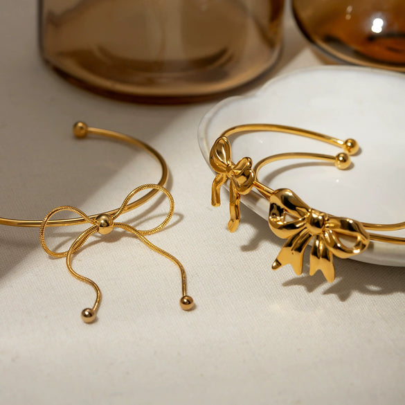 Wholesale Women's Stainless Steel Bow Open Bracelet Jewelry With 18K Gold Electroplating