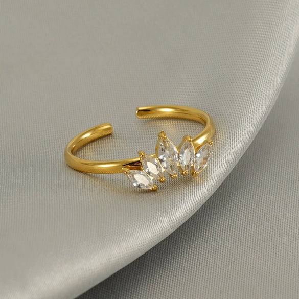 Wholesale Women's Stainless Steel Crownshaped Zircon Ring With Electroplating And Light Luxury Design
