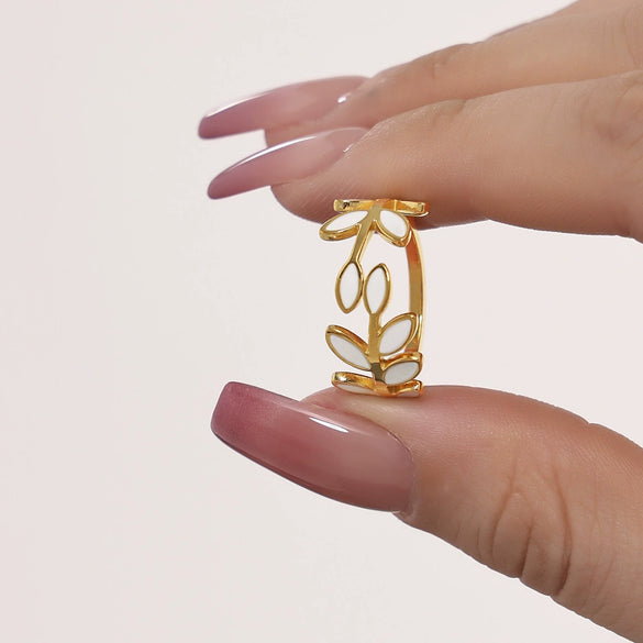 Wholesale Women's Stainless Steel Dripping Oil Leaves Drop Finger Ring With 18K Gold Plated Electroplating In Light Luxury Style