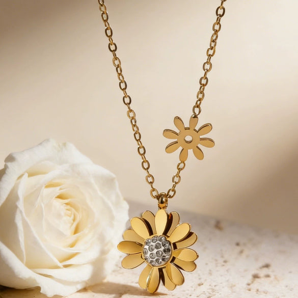 Wholesale Women's Stainless Steel Electroplated Daisy Pendant Necklace With Oshaped Chain Fairy Style