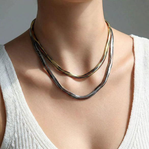 Wholesale Women's Stainless Steel Electroplated Geometric Snake Bone Choker Necklace With Leopard Print