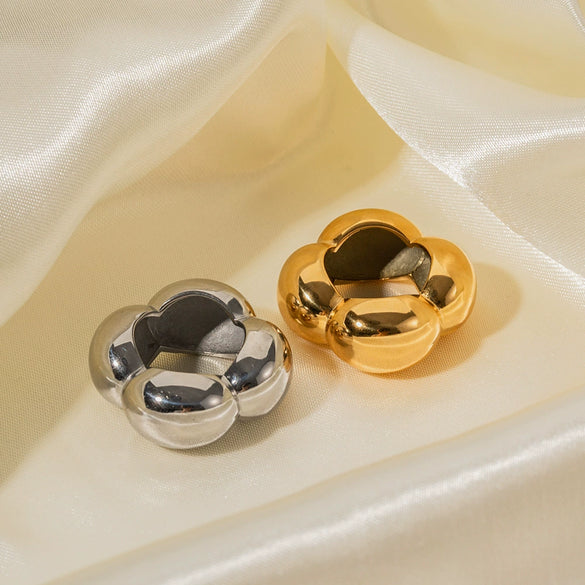 Wholesale Women's Stainless Steel Electroplated Hollow Flower Geometric Closed Ring Jewelry