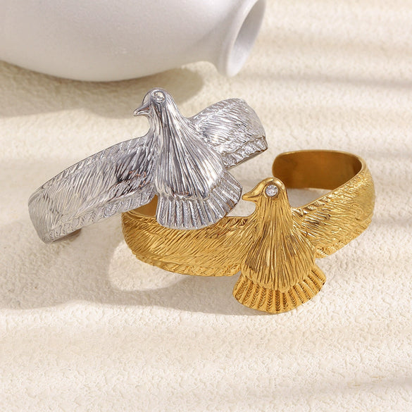 Wholesale Women's Stainless Steel Electroplated 18K Gold Geometric Light Luxury Style Eagle Bracelet