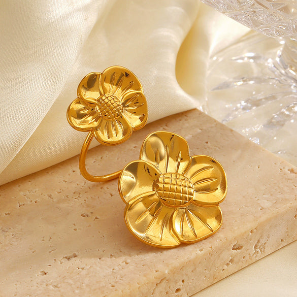 Wholesale Women's Stainless Steel Exaggerated Flower Ring 18K Gold Plated