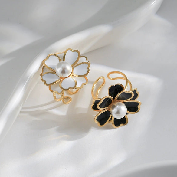 Wholesale Women's Stainless Steel Flower And Heart Shape Retro Fashion Ring With Electroplating