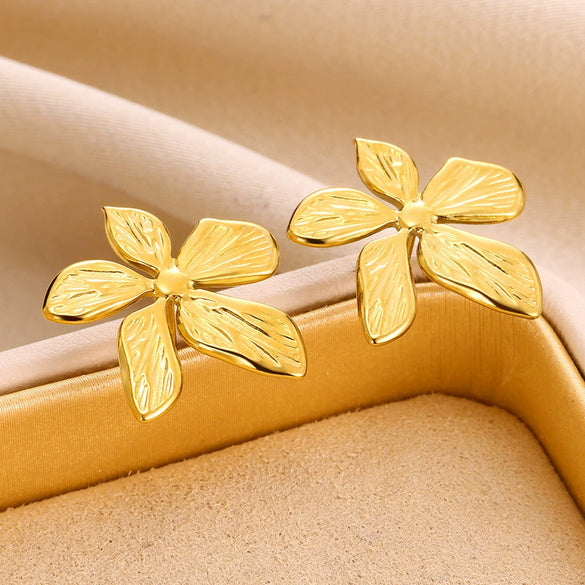Wholesale Women's Stainless Steel Flower Design Earrings With Electroplating Retro Simple And Fashionable