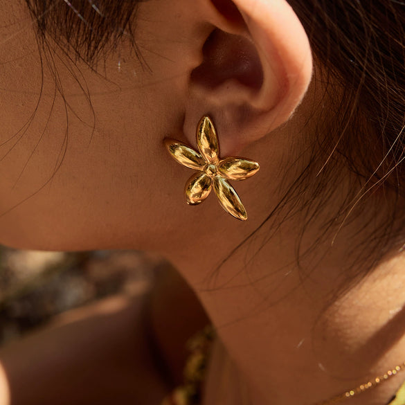 Wholesale Women's Stainless Steel Flower Geometric Earrings With Electroplating