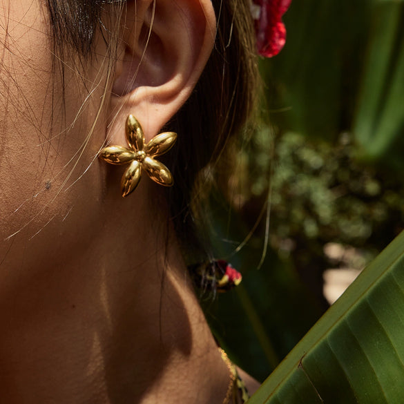 Wholesale Women's Stainless Steel Flower Geometric Earrings With Electroplating
