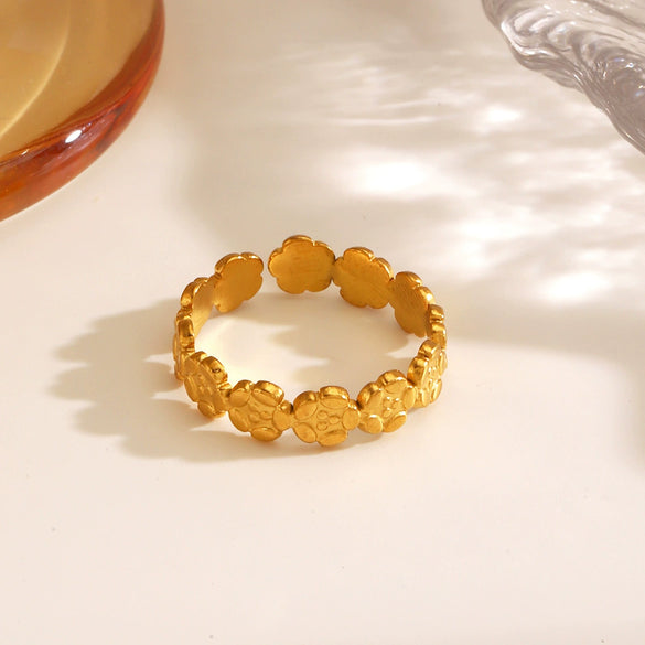 Wholesale Women's Stainless Steel Flower Ring With 18K Gold Plated Electroplating