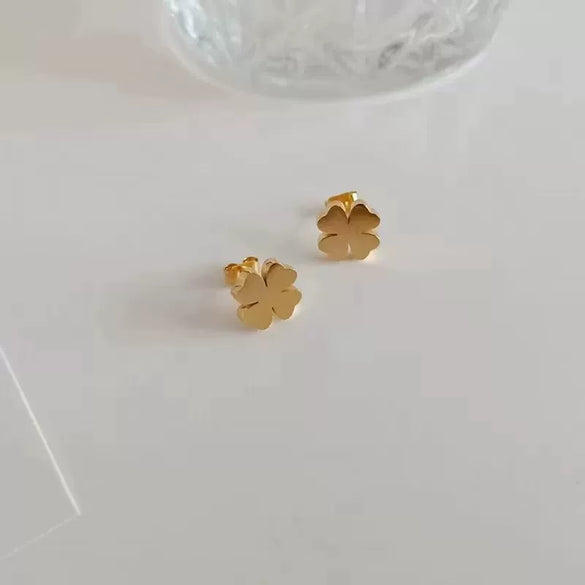 Wholesale Women's Stainless Steel Fourleaf Clover Flower Pattern Electroplated Clavicle Necklace