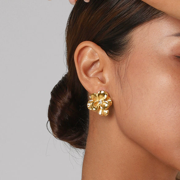 Wholesale Women's Stainless Steel French Retro Geometric Flower Electroplated Earrings