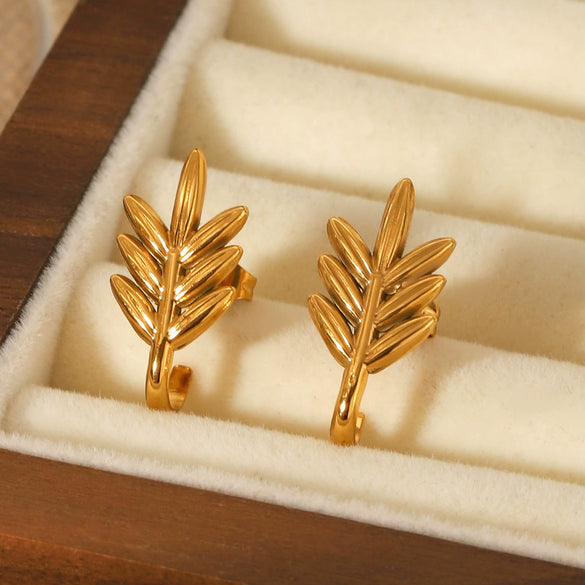 Wholesale Women's Stainless Steel Geometric And Flower Patterned Electroplated Stud Earrings
