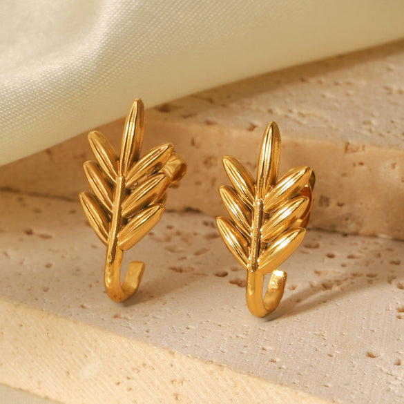 Wholesale Women's Stainless Steel Geometric And Flower Patterned Electroplated Stud Earrings