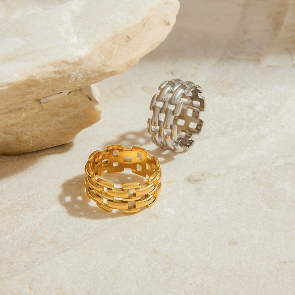 Wholesale Women's Stainless Steel Geometric Design Ring With Electroplating