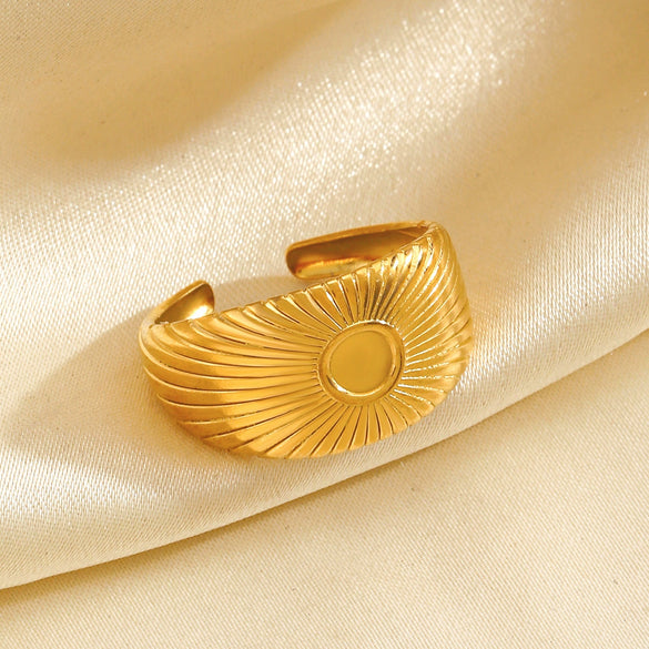 Wholesale Women's Stainless Steel Geometric Exaggerated Oil Pressure Ring With 18K Gold Plated Electroplating Treatment
