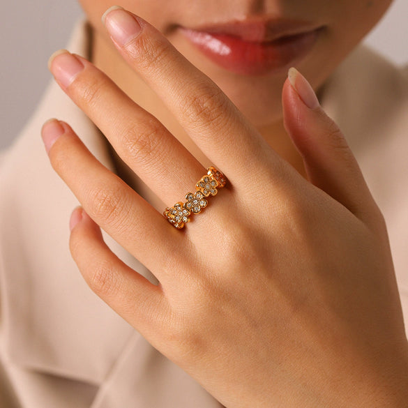 Wholesale Women's Stainless Steel Geometric Flower Rhinestone Electroplated Ring Fashionable Accessory