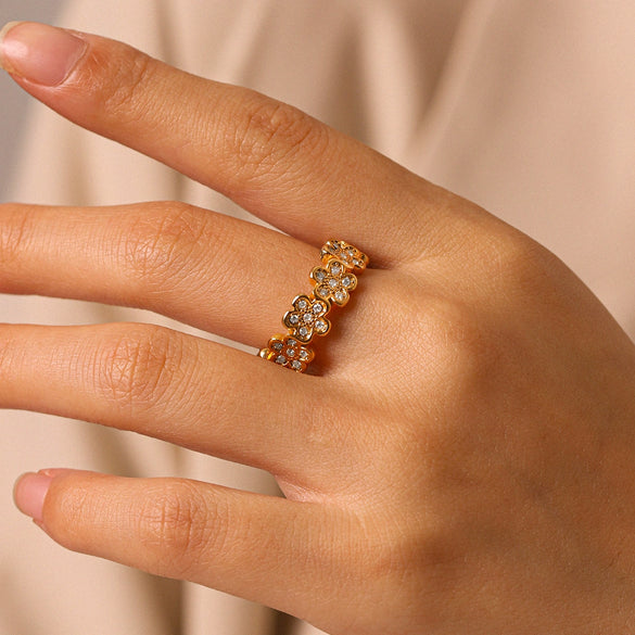 Wholesale Women's Stainless Steel Geometric Flower Rhinestone Electroplated Ring Fashionable Accessory