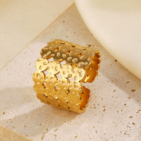 Wholesale Women's Stainless Steel Geometric Hammer Pattern Ring With Electroplating Treatment