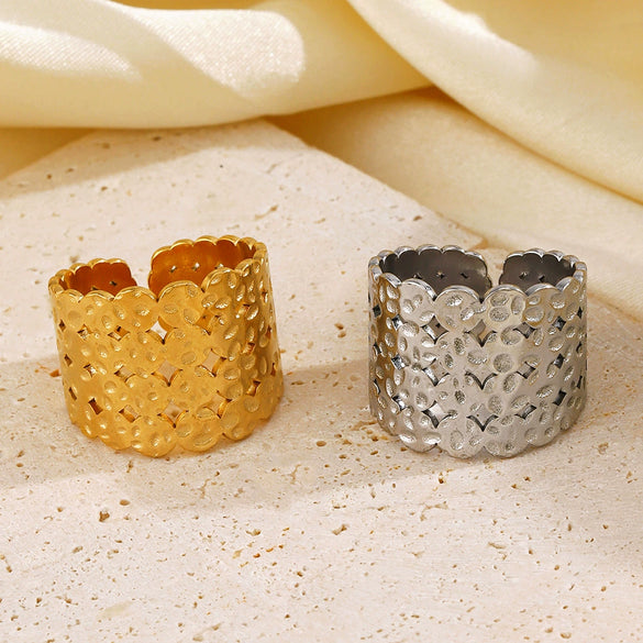Wholesale Women's Stainless Steel Geometric Hammer Pattern Ring With Electroplating Treatment