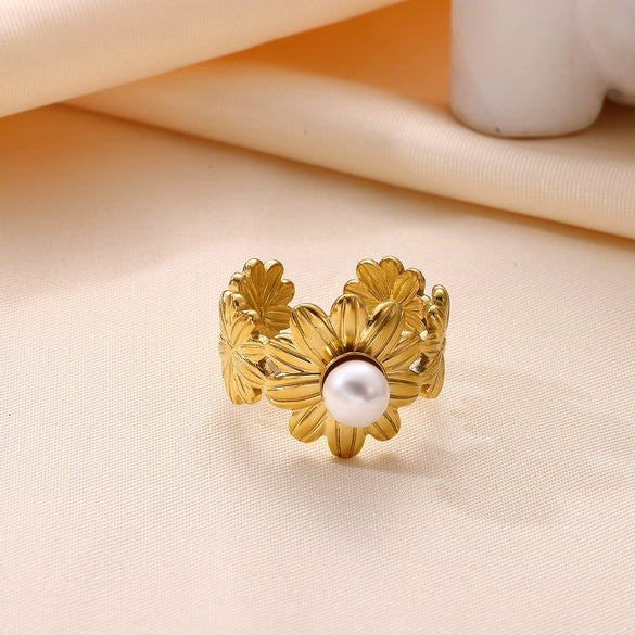 Wholesale Women's Stainless Steel Geometric Heart Shape 18K Gold Inlaid Ring